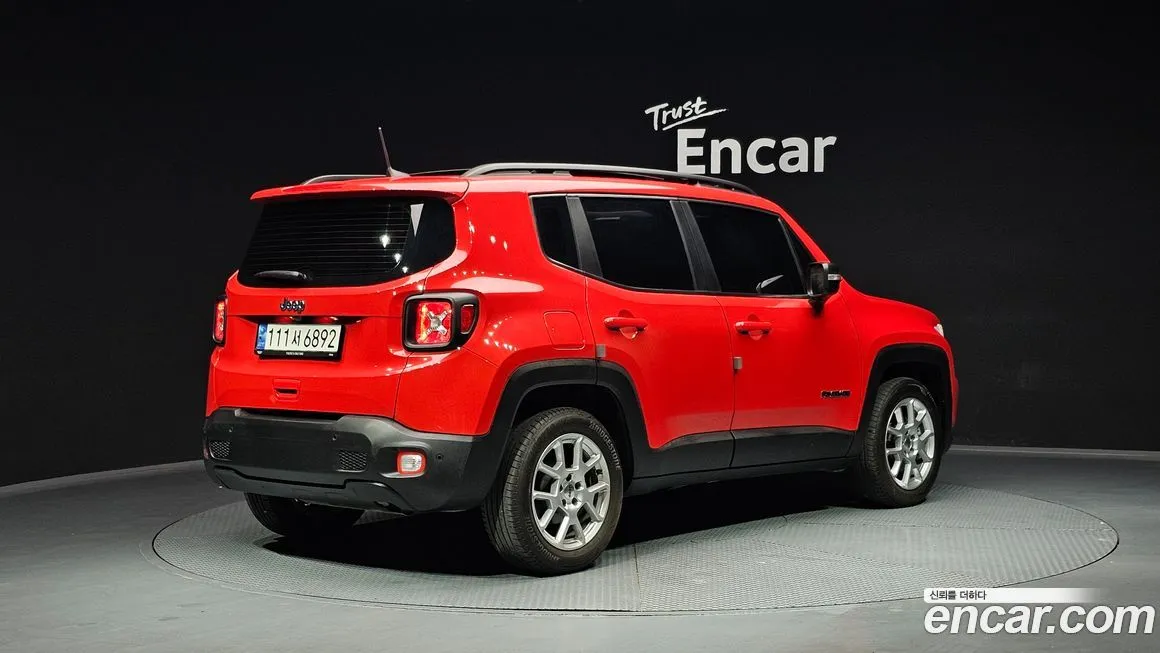 Jeep Renegade — фото 2