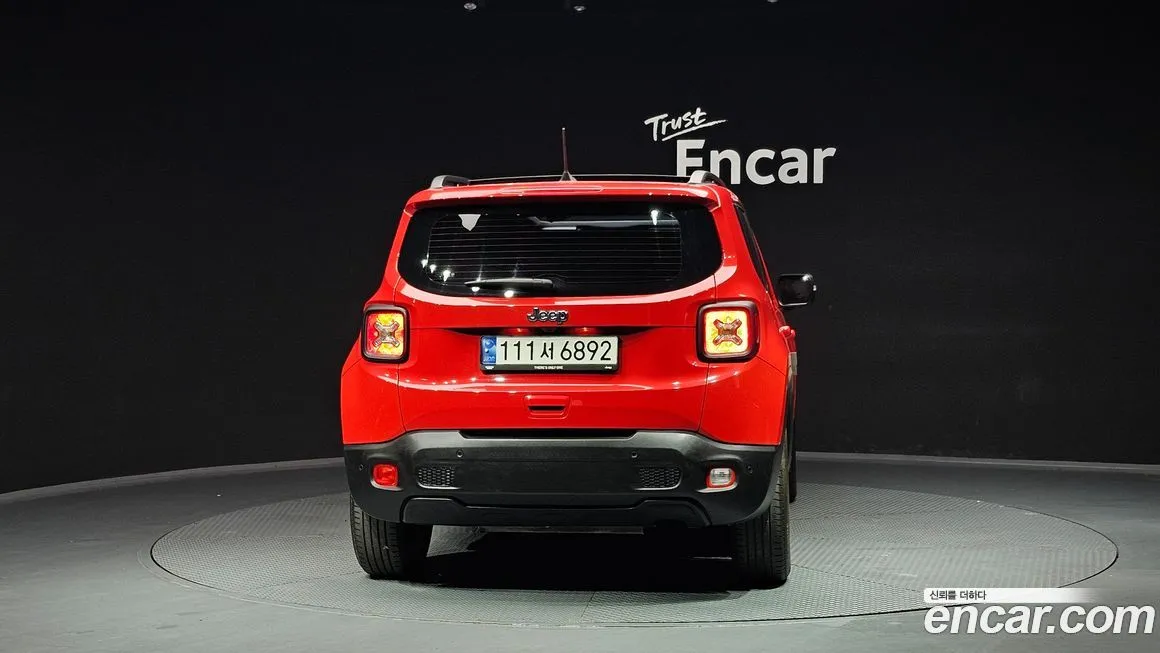 Jeep Renegade — фото 4