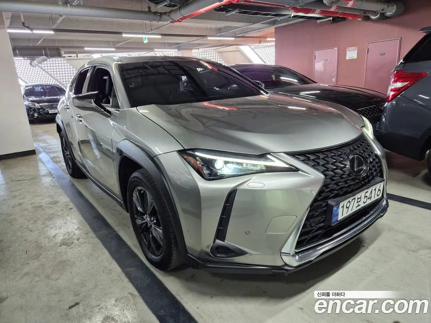 Lexus UX — фото 1