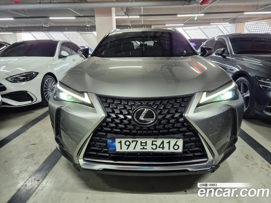 Lexus UX — фото 2