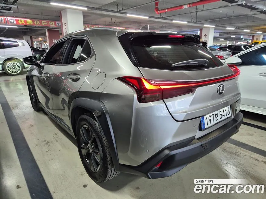 Lexus UX — фото 4