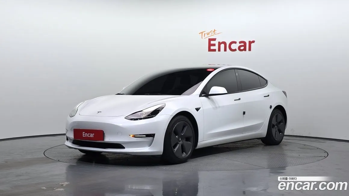 Tesla Model 3 — фото 1