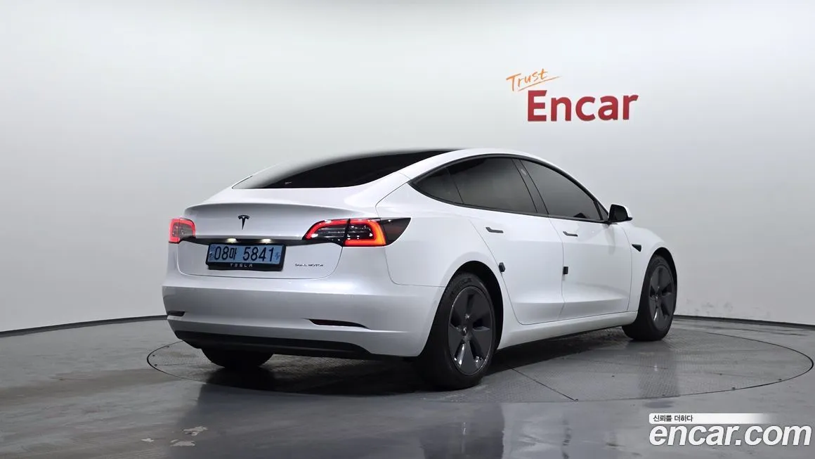 Tesla Model 3 — фото 2