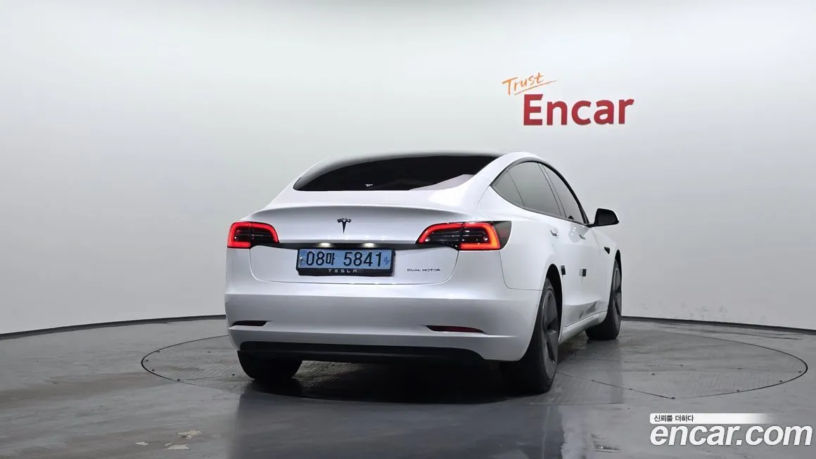Tesla Model 3 — фото 4
