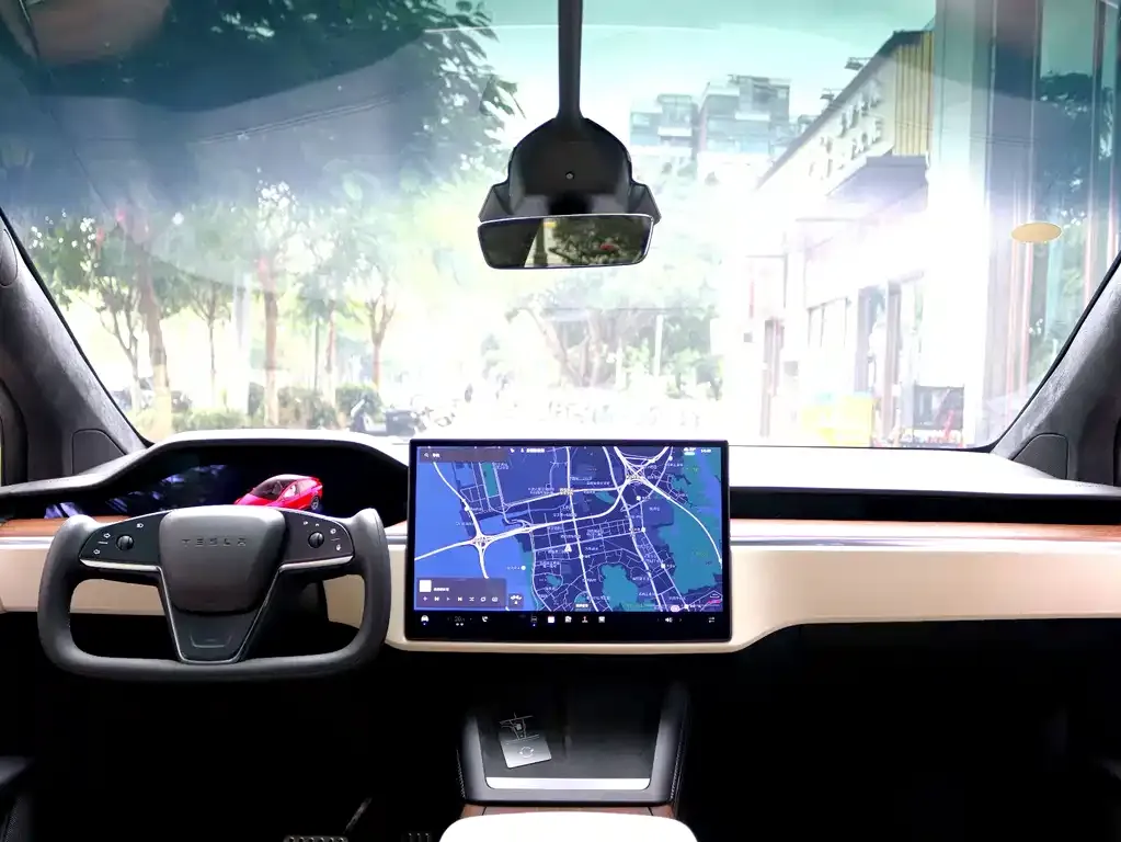 Tesla Model X — фото 10