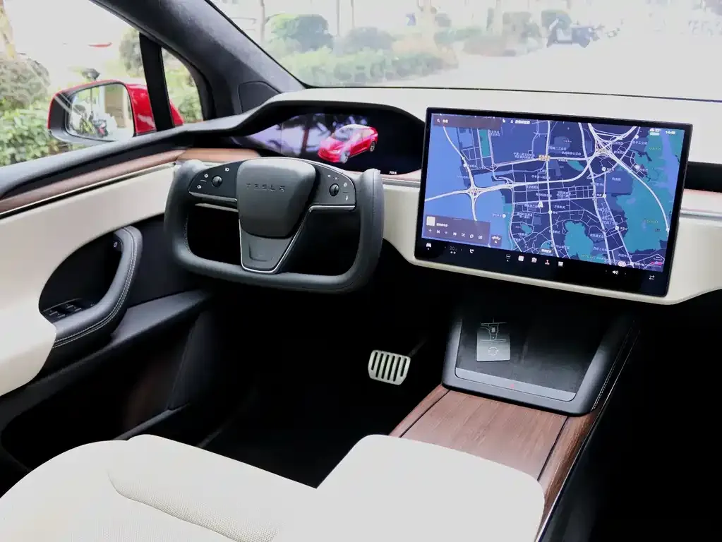 Tesla Model X — фото 9