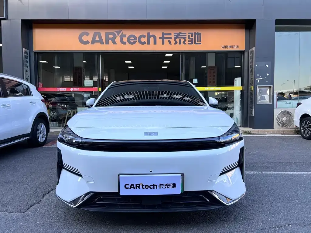 Geely Galaxy L6 — фото 1