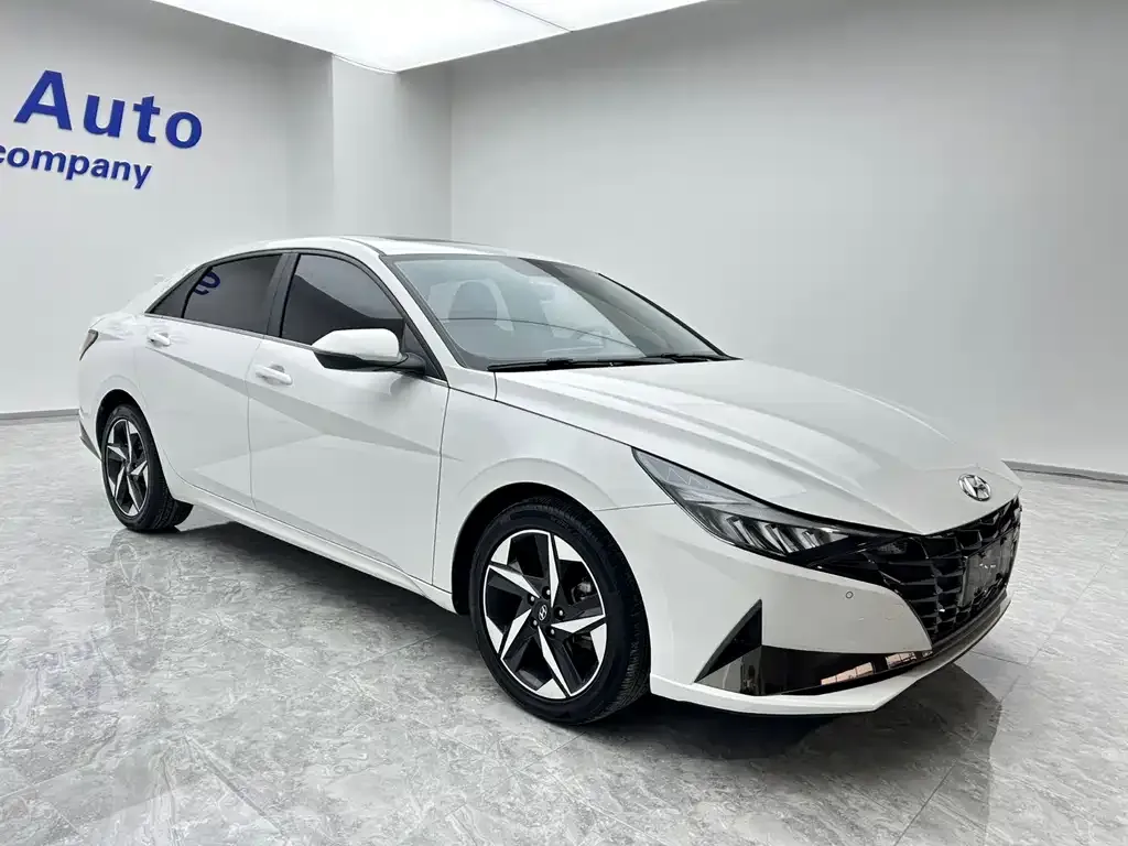 Hyundai Elantra — фото 3