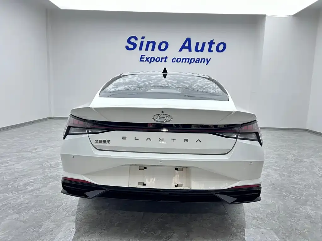 Hyundai Elantra — фото 4