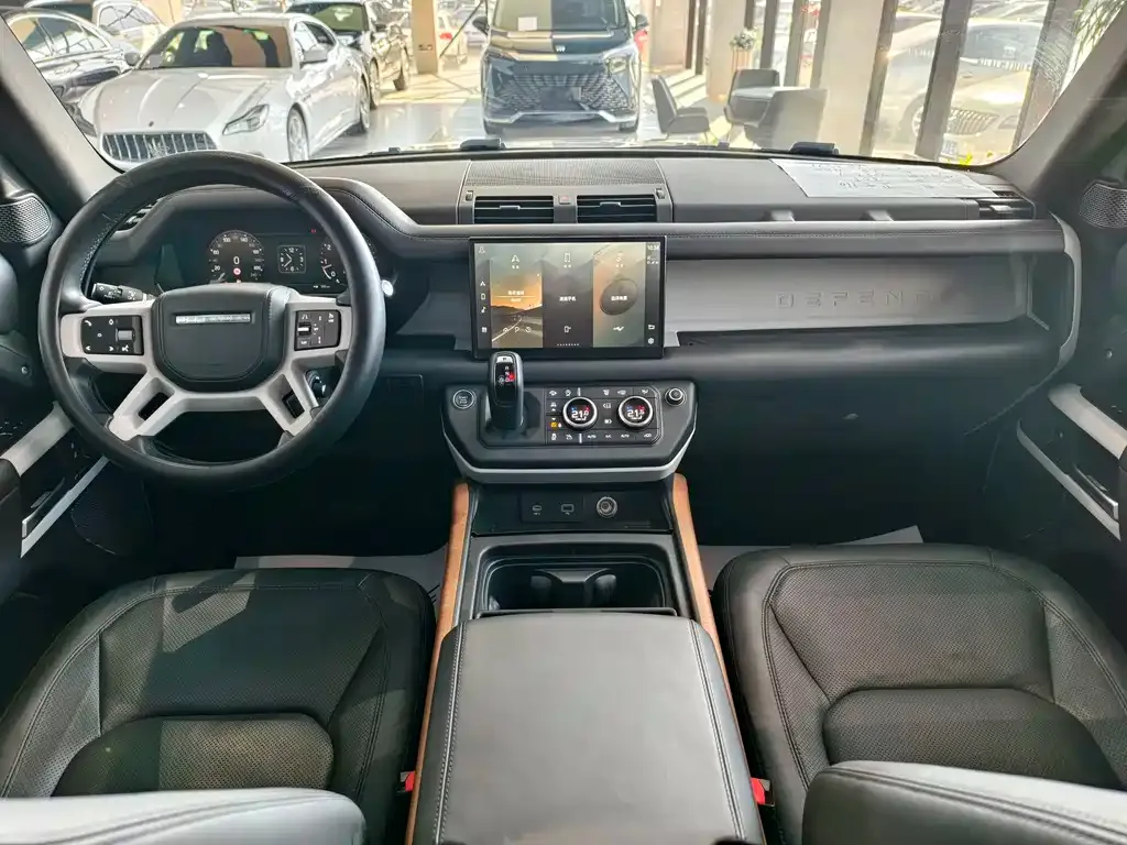 Land Rover Defender — фото 10