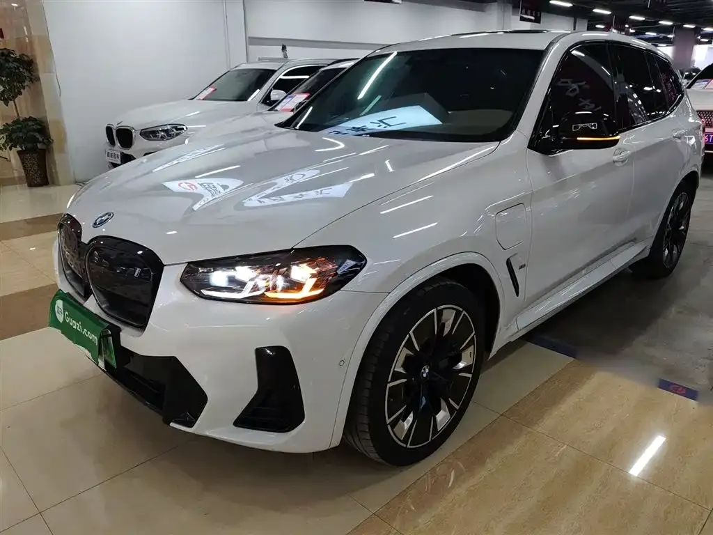 BMW iX3 — фото 1