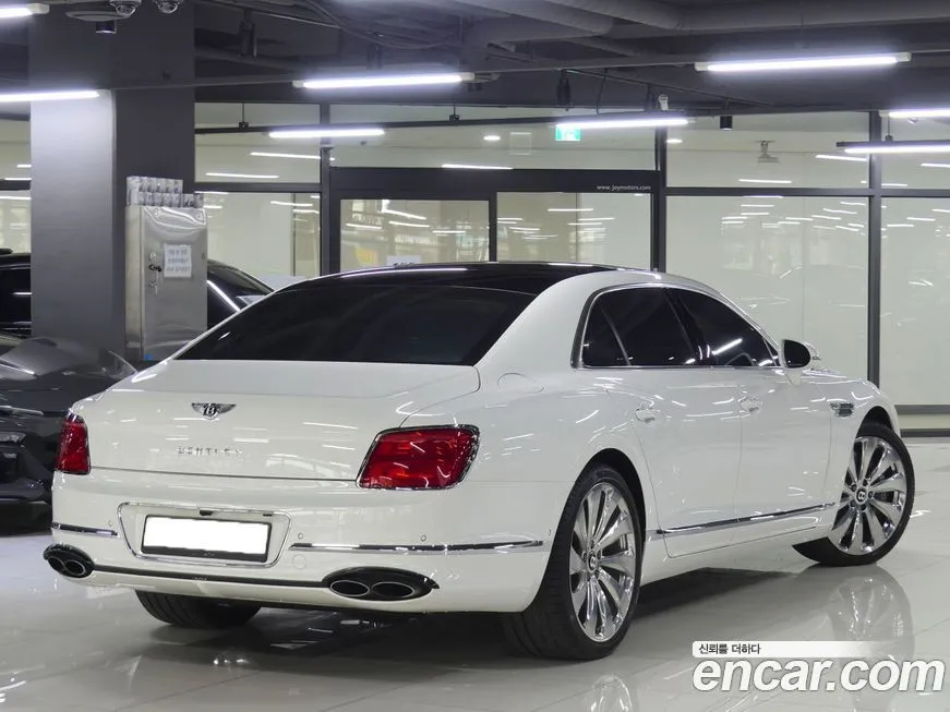 Bentley Flying Spur — фото 3