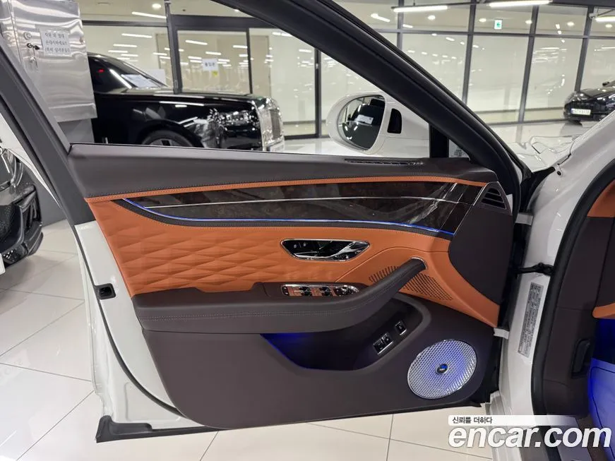 Bentley Flying Spur — фото 7