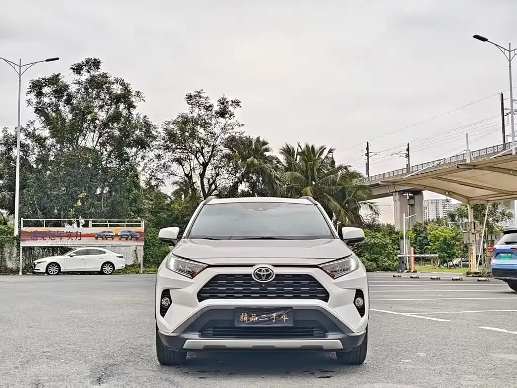 Toyota RAV4 — фото 2