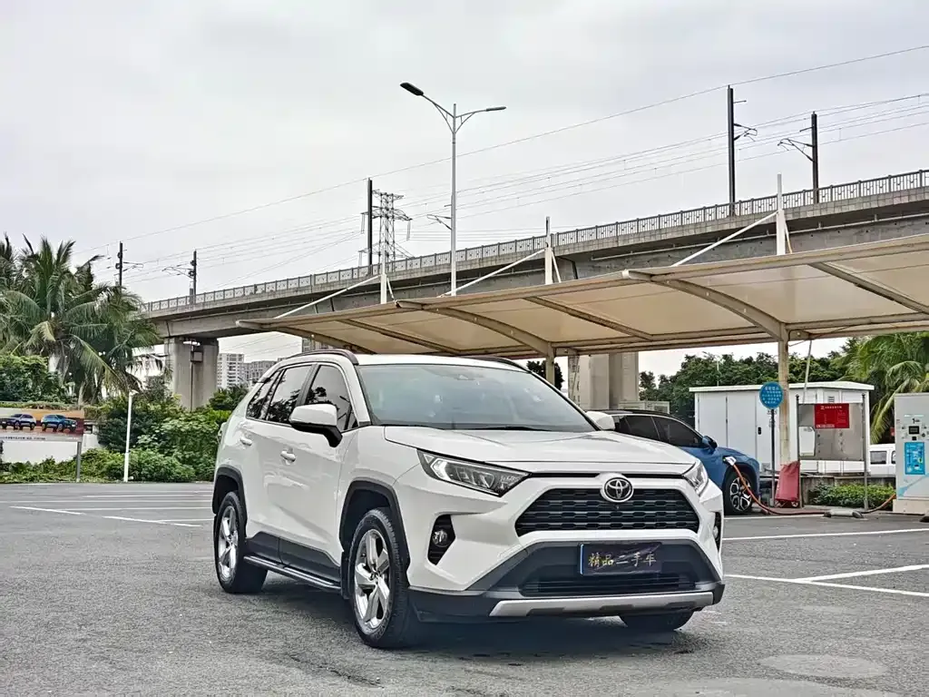 Toyota RAV4 — фото 3
