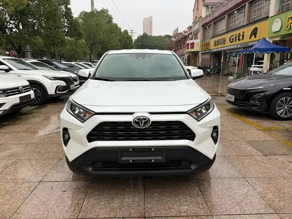 Toyota RAV4 — фото 2