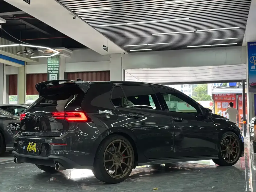 Volkswagen Golf GTI — фото 6