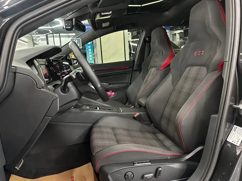 Volkswagen Golf GTI — фото 9