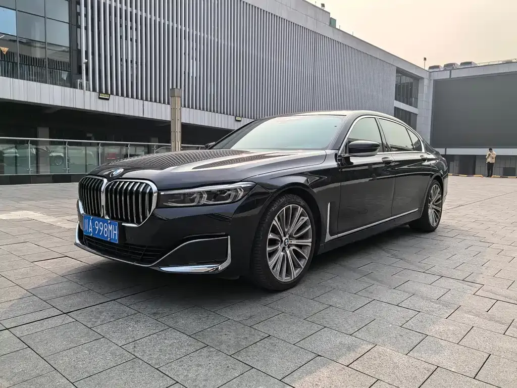 BMW 7 Series — фото 1