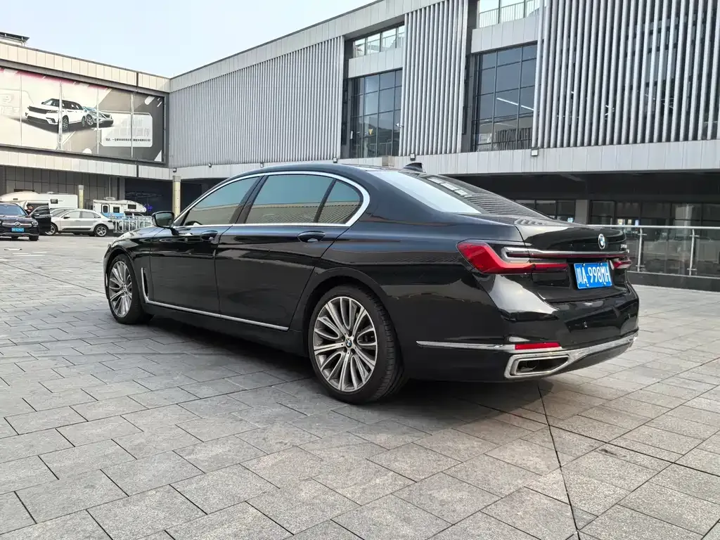BMW 7 Series — фото 2