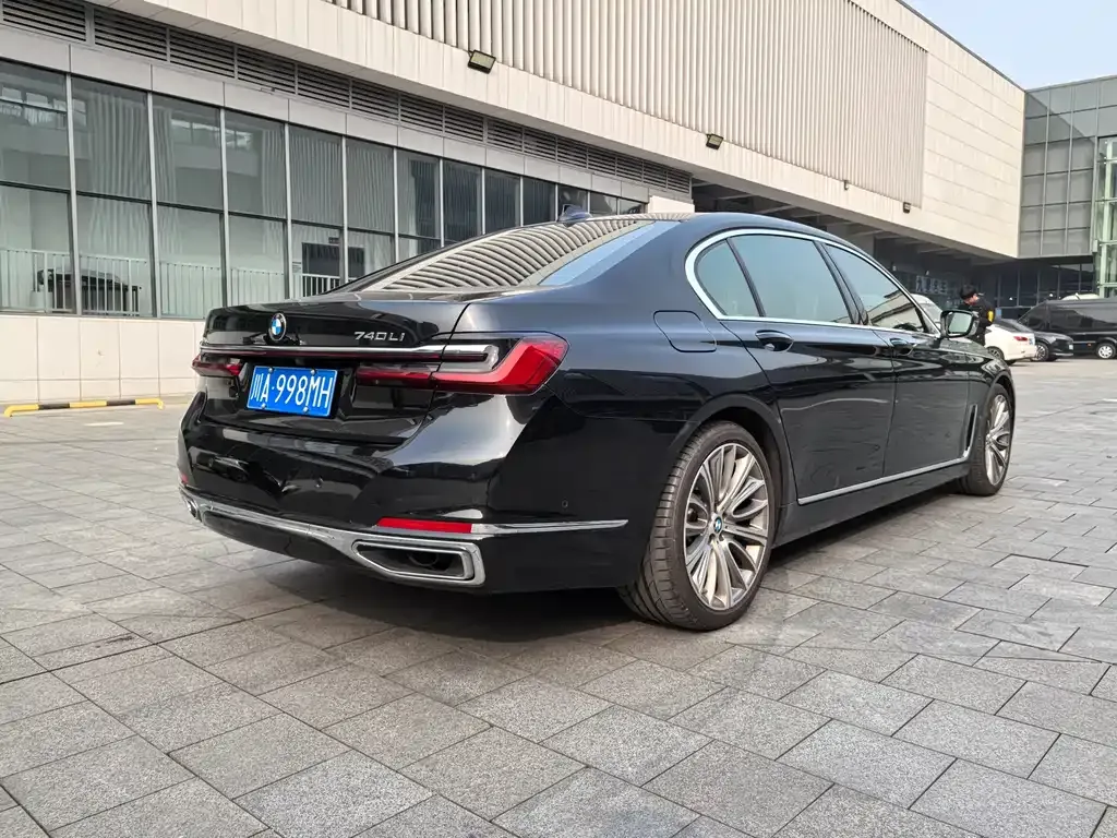 BMW 7 Series — фото 3