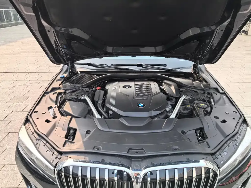 BMW 7 Series — фото 9