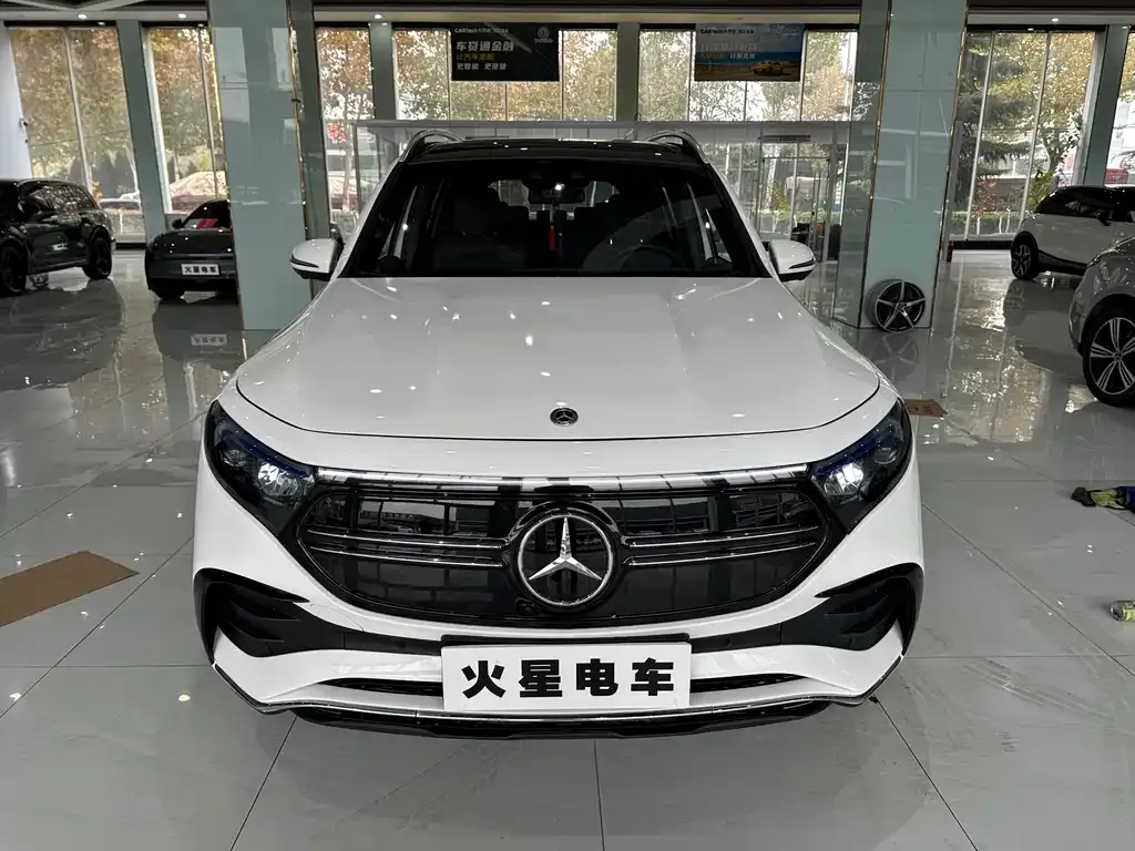 Mercedes-Benz EQB — фото 1