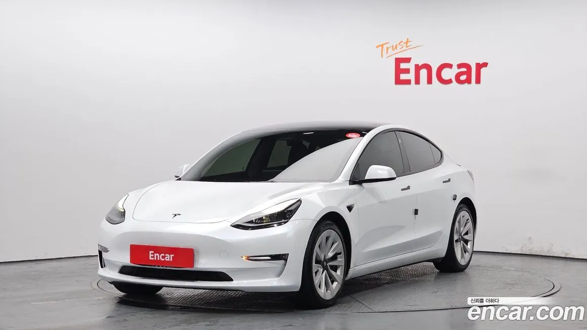 Tesla Model 3 — фото 1