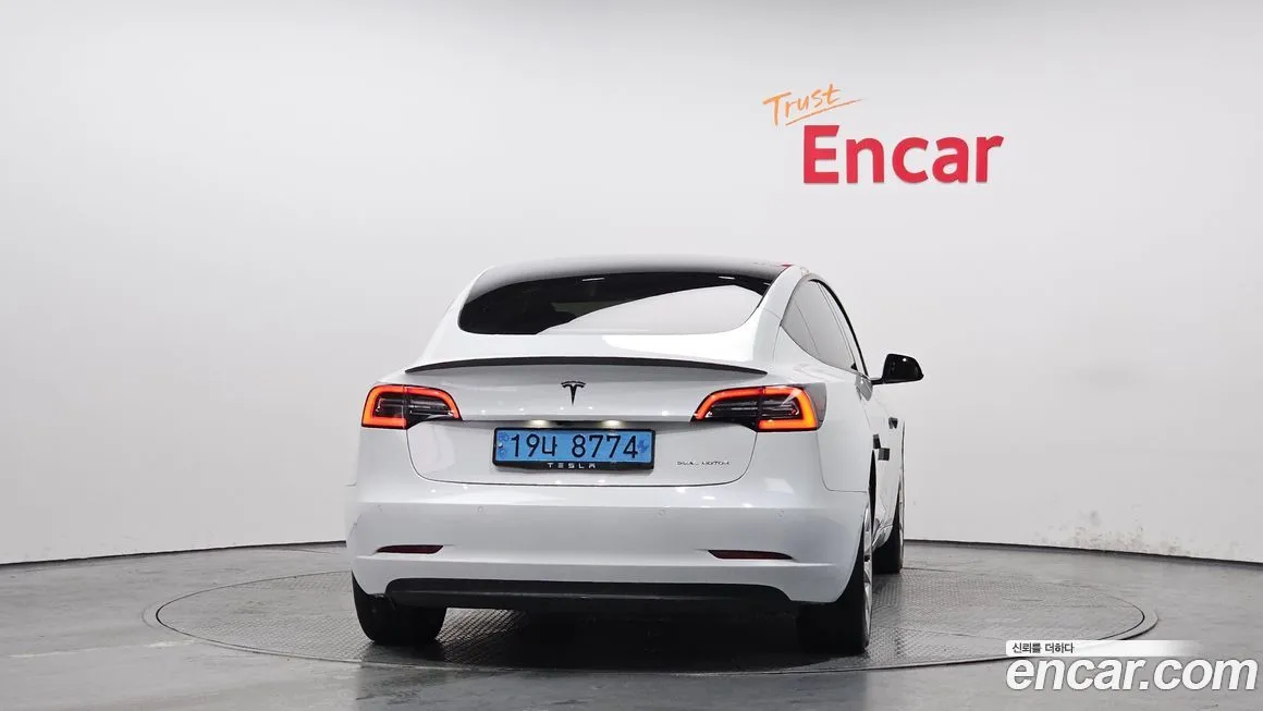Tesla Model 3 — фото 4