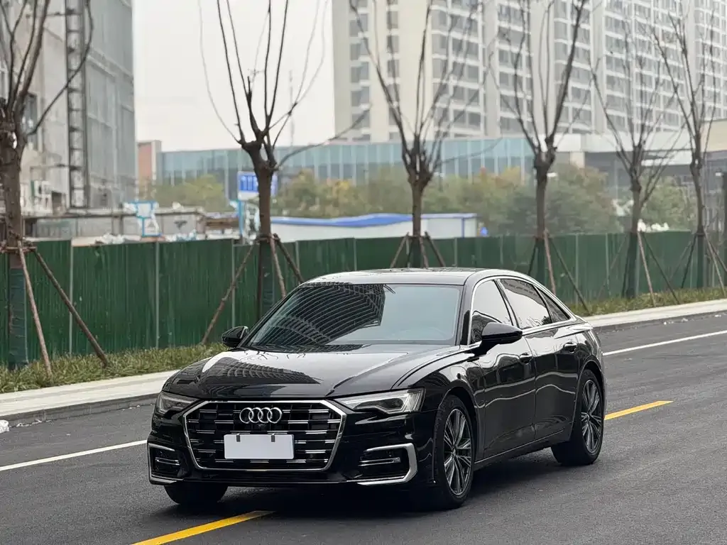 Audi A6L — фото 1