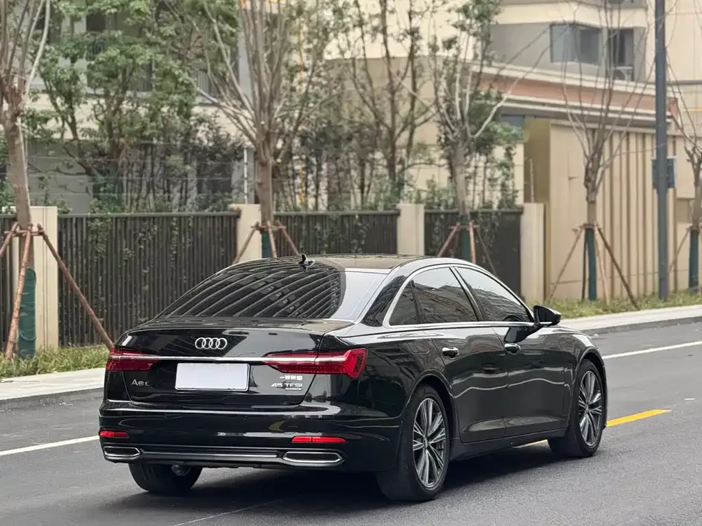 Audi A6L — фото 9