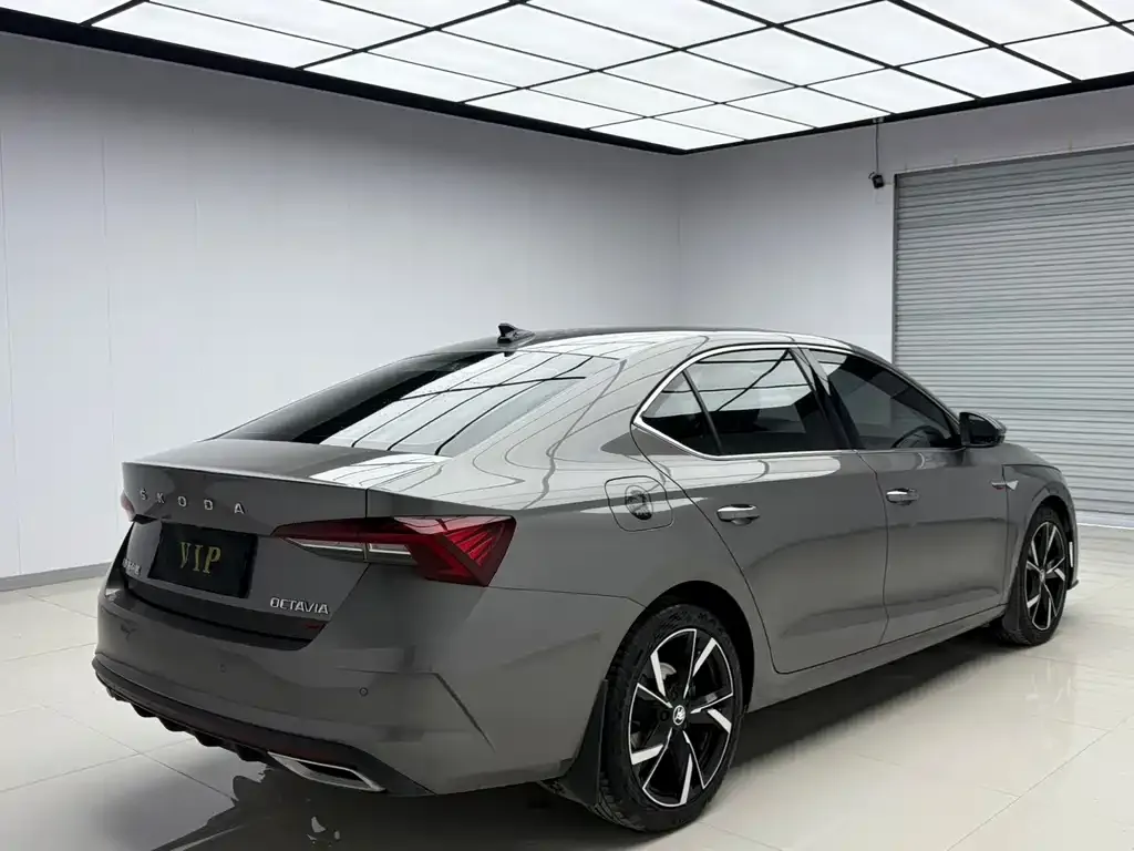 Skoda Octavia — фото 4