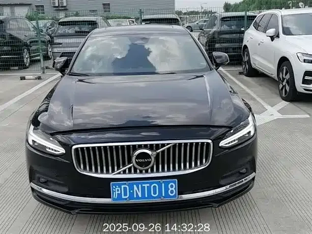 Volvo S90 — фото 1