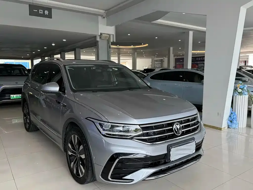 Volkswagen Tiguan L — фото 3
