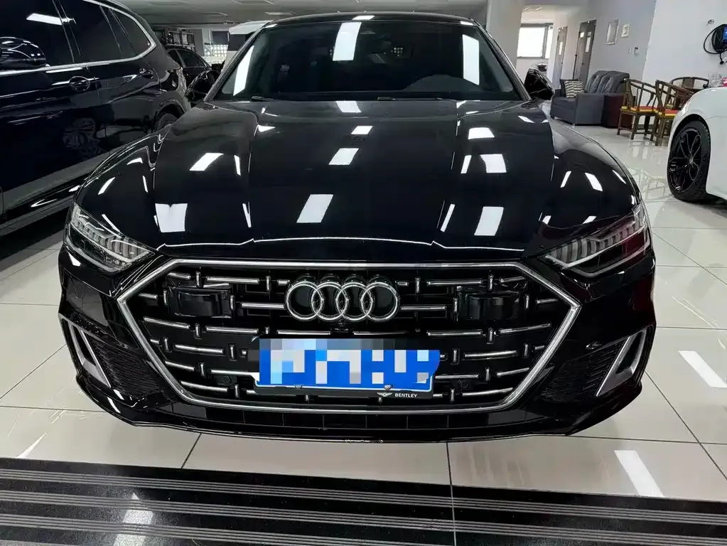 Audi A7L — фото 1