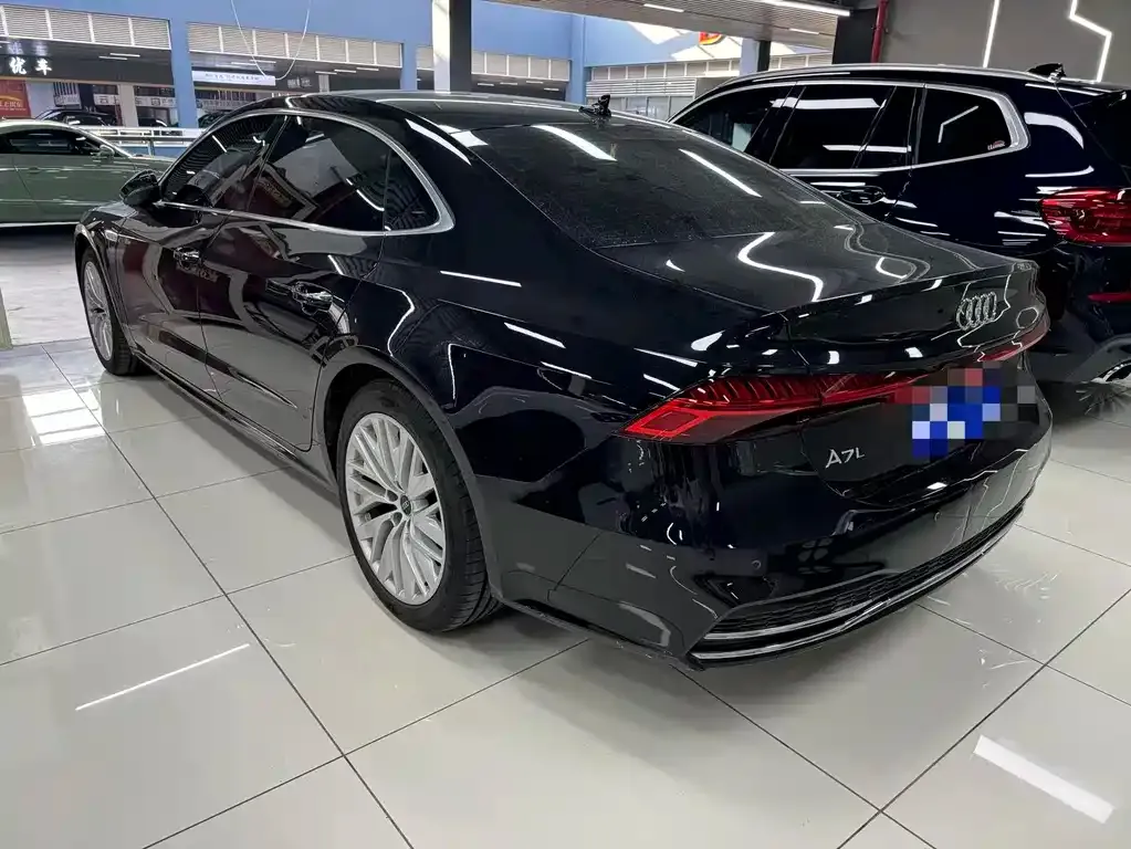 Audi A7L — фото 6