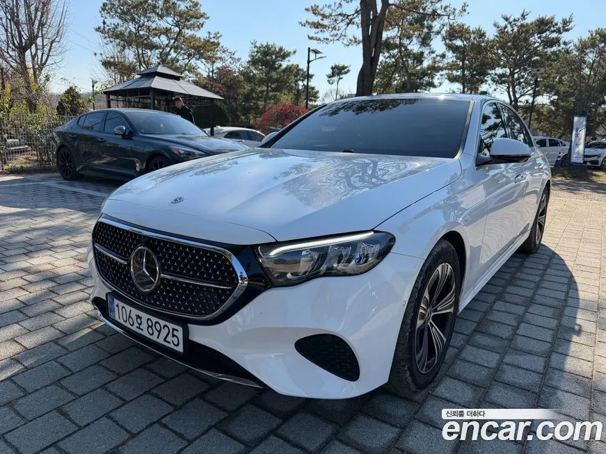 Mercedes-Benz E-Class — фото 1