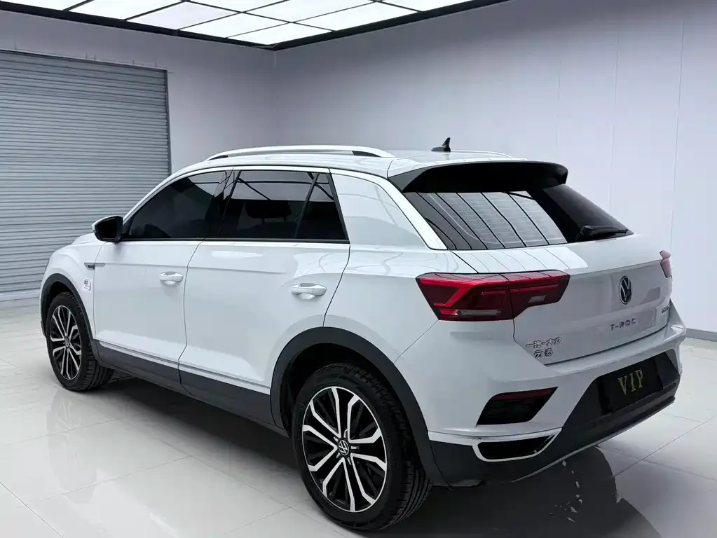 Volkswagen T-Roc — фото 6