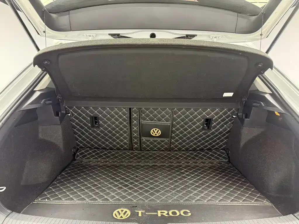 Volkswagen T-Roc — фото 9
