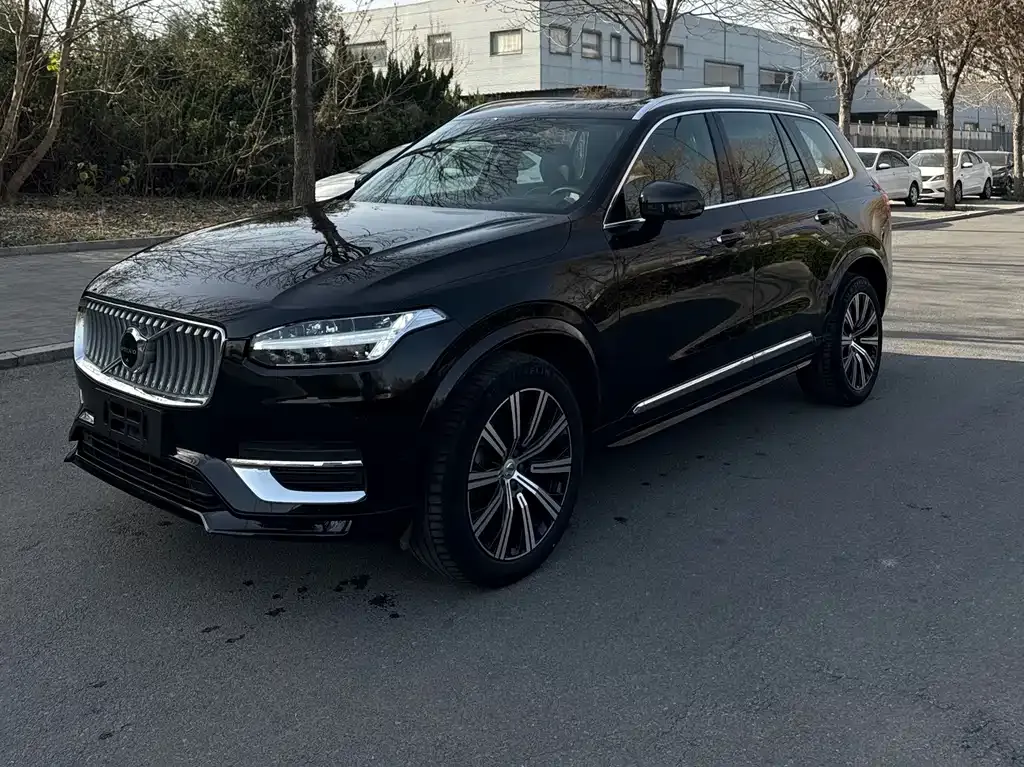 Volvo XC90 — фото 1