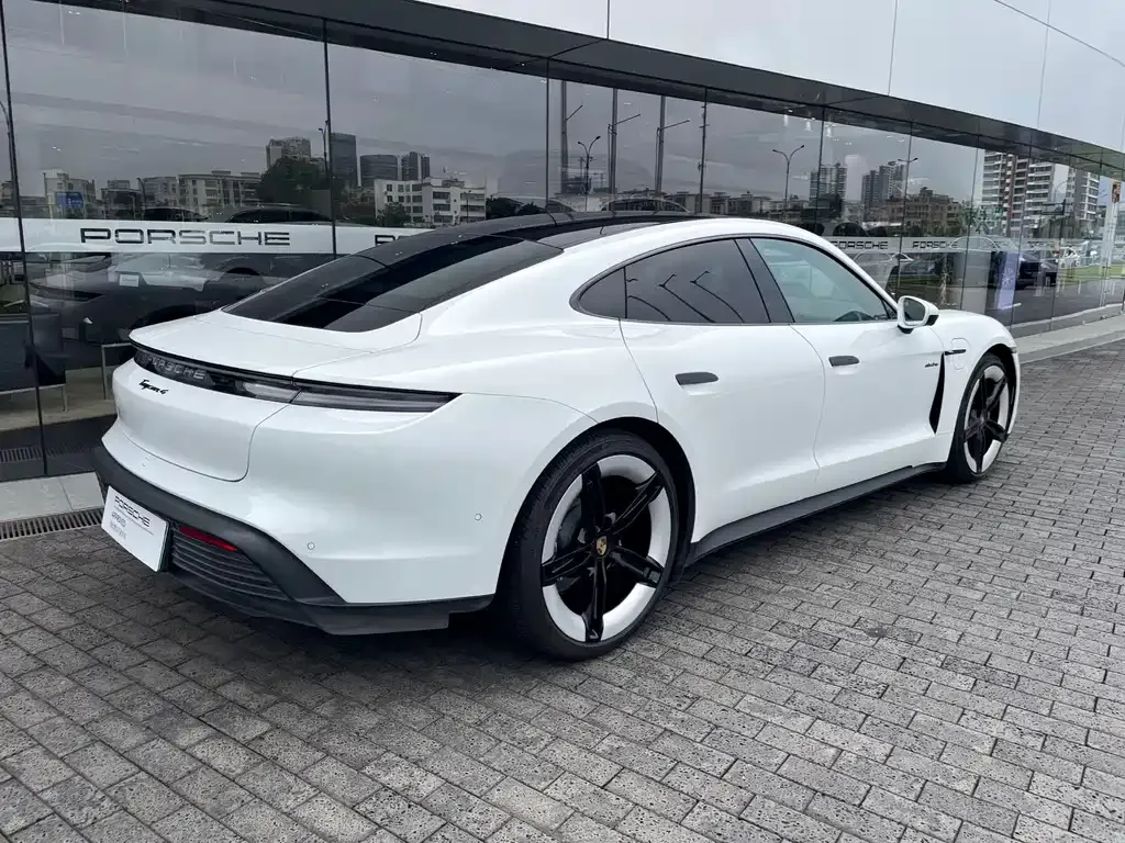 Porsche Taycan — фото 3