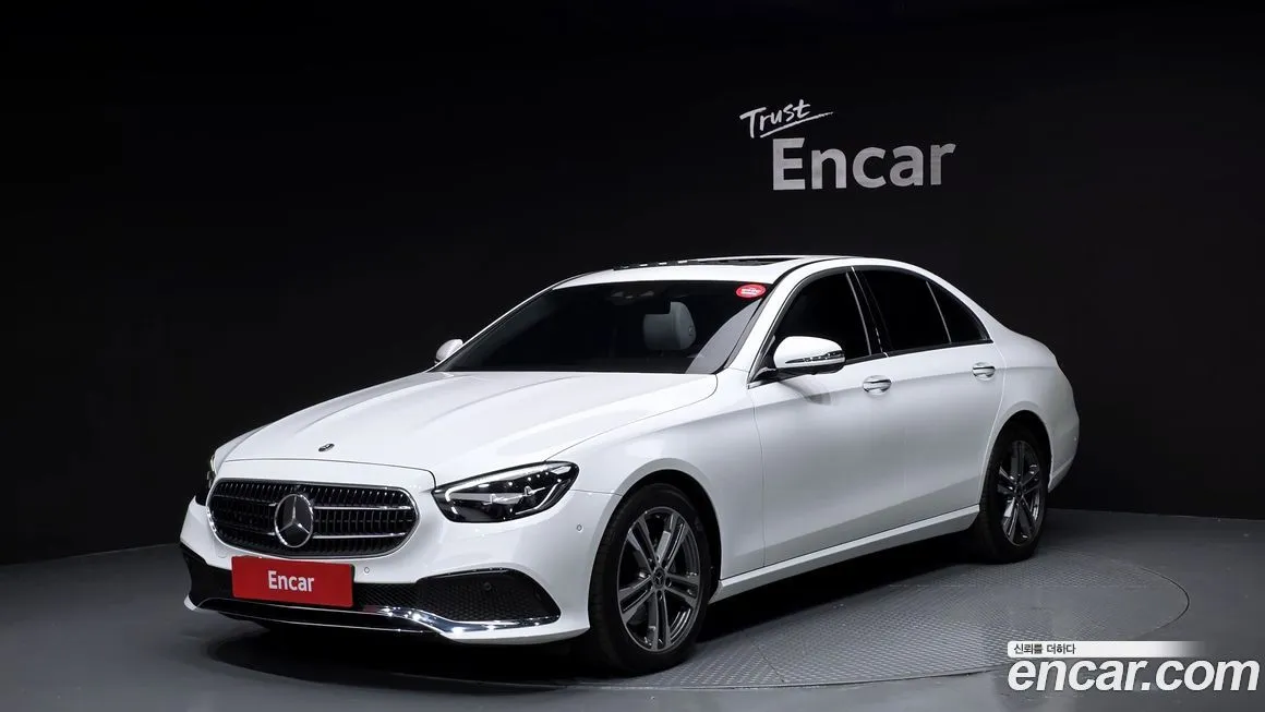 Mercedes-Benz E-Class — фото 1