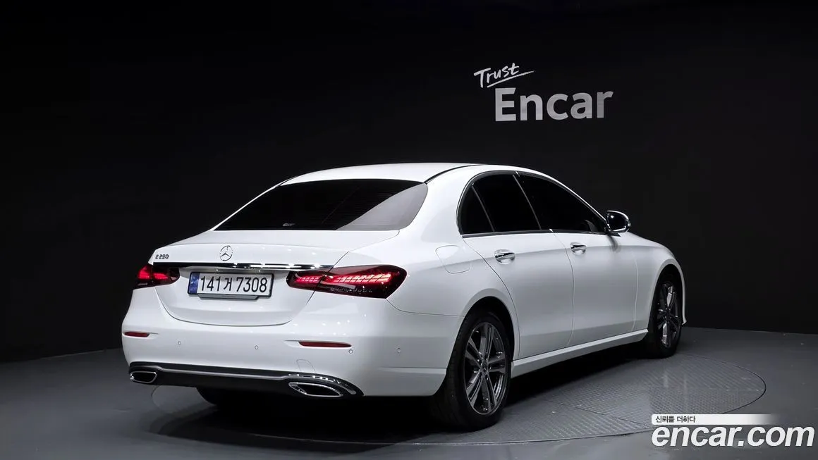 Mercedes-Benz E-Class — фото 2