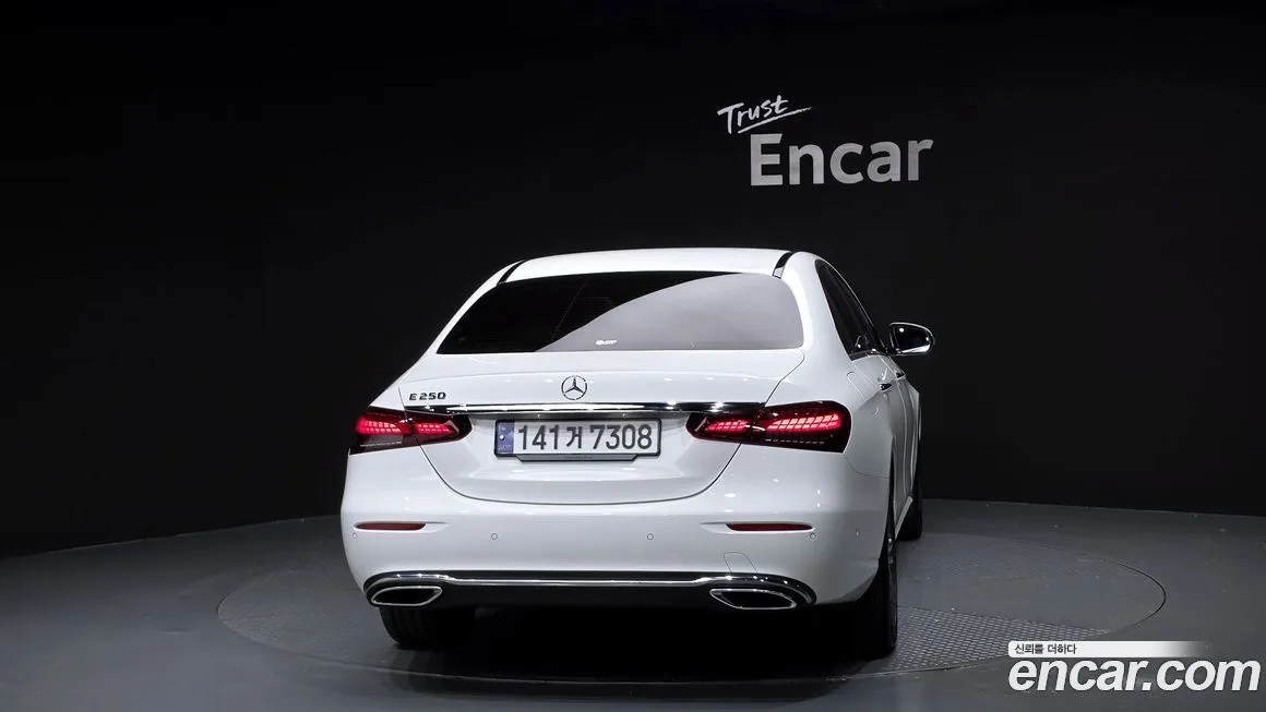Mercedes-Benz E-Class — фото 4