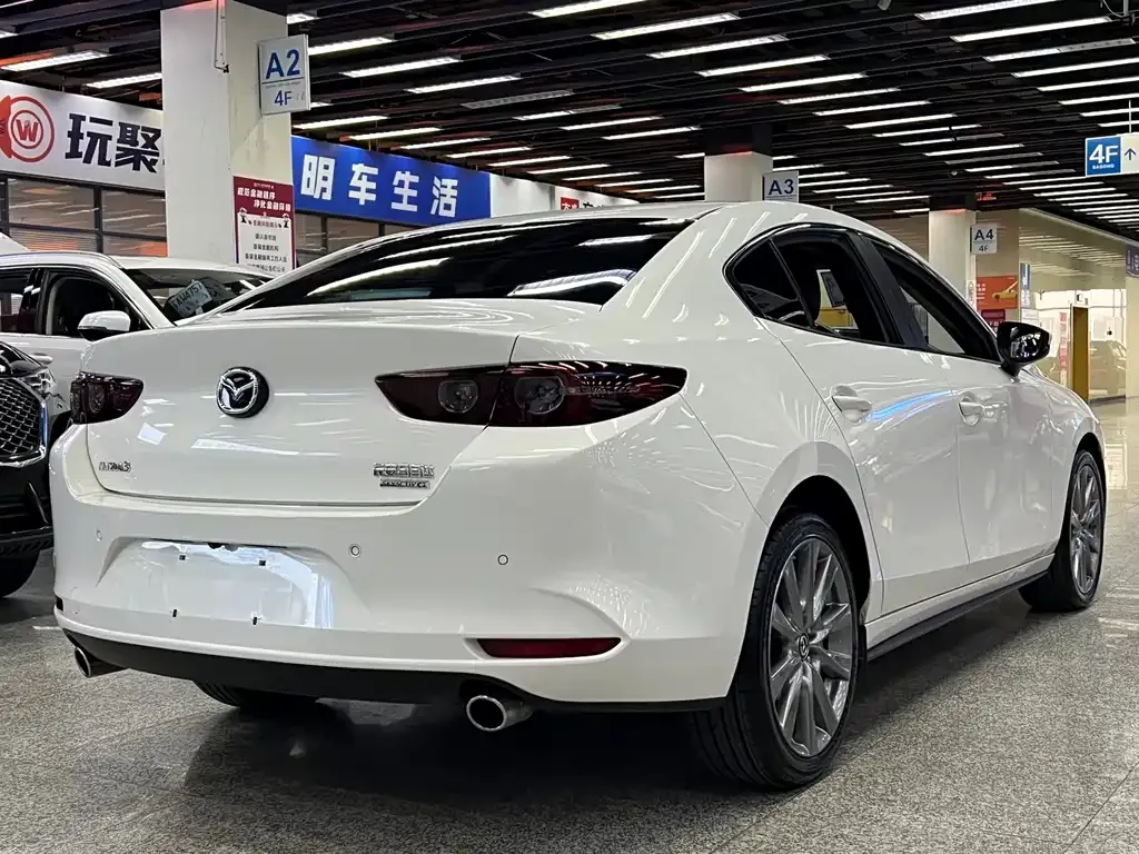Mazda 3 Axela — фото 10