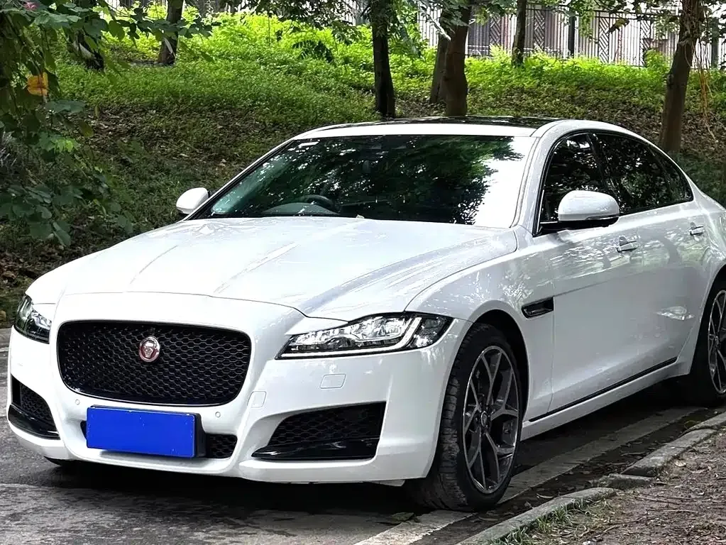 Jaguar XFL — фото 1