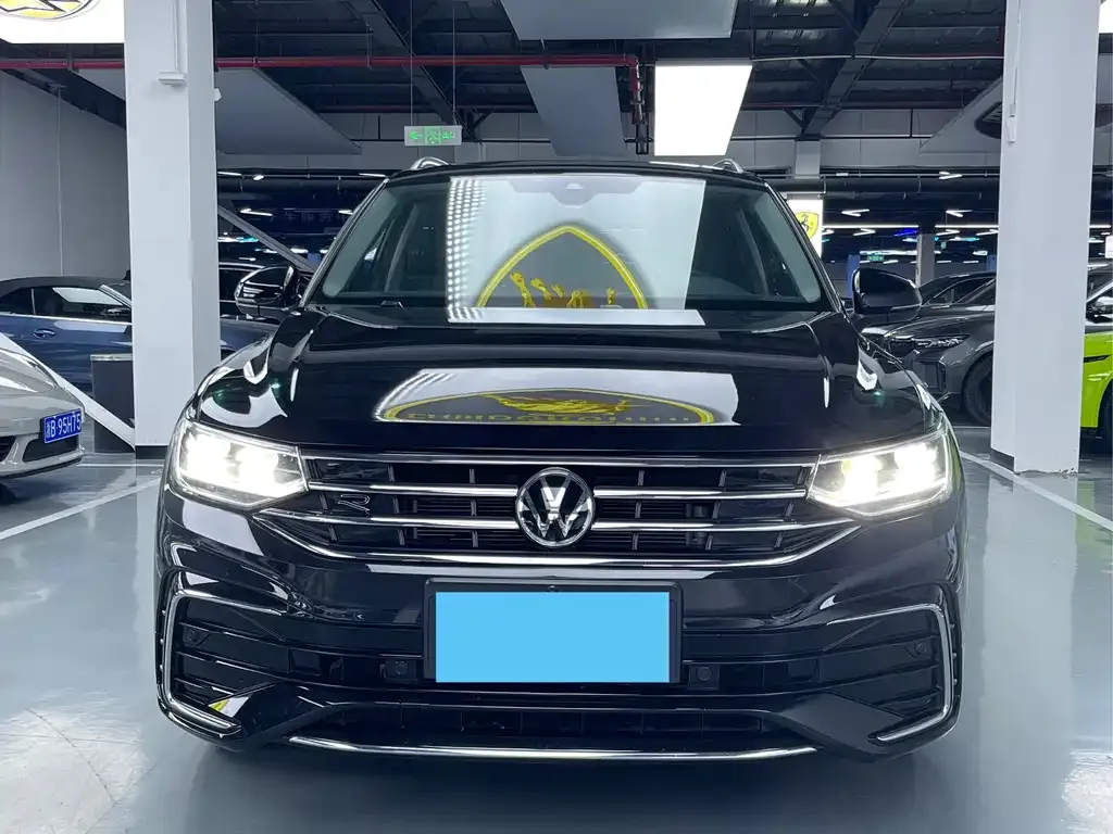 Volkswagen Tiguan L — фото 2