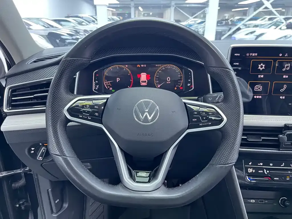 Volkswagen Tiguan L — фото 7