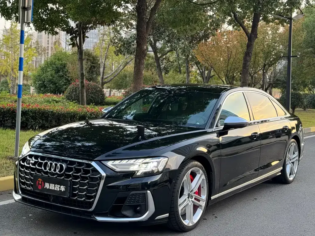 Audi S8 — фото 10