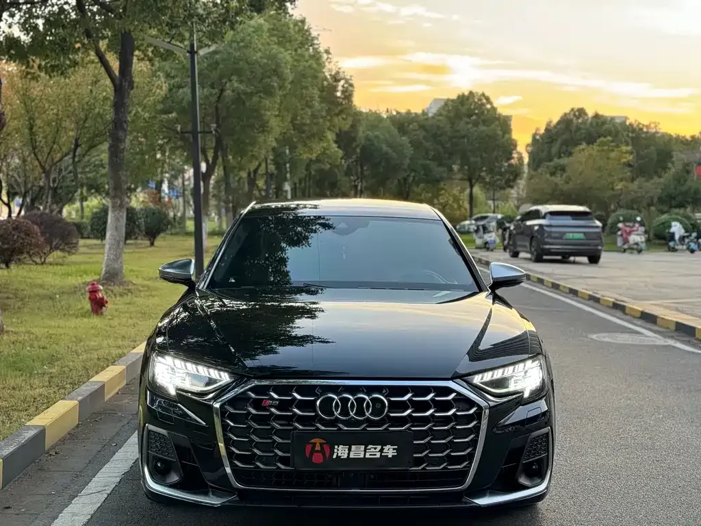 Audi S8 — фото 2